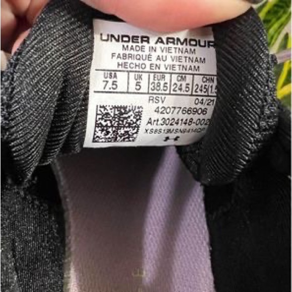 Womens size 7.5 under armour shoes - Picture 5 of 5